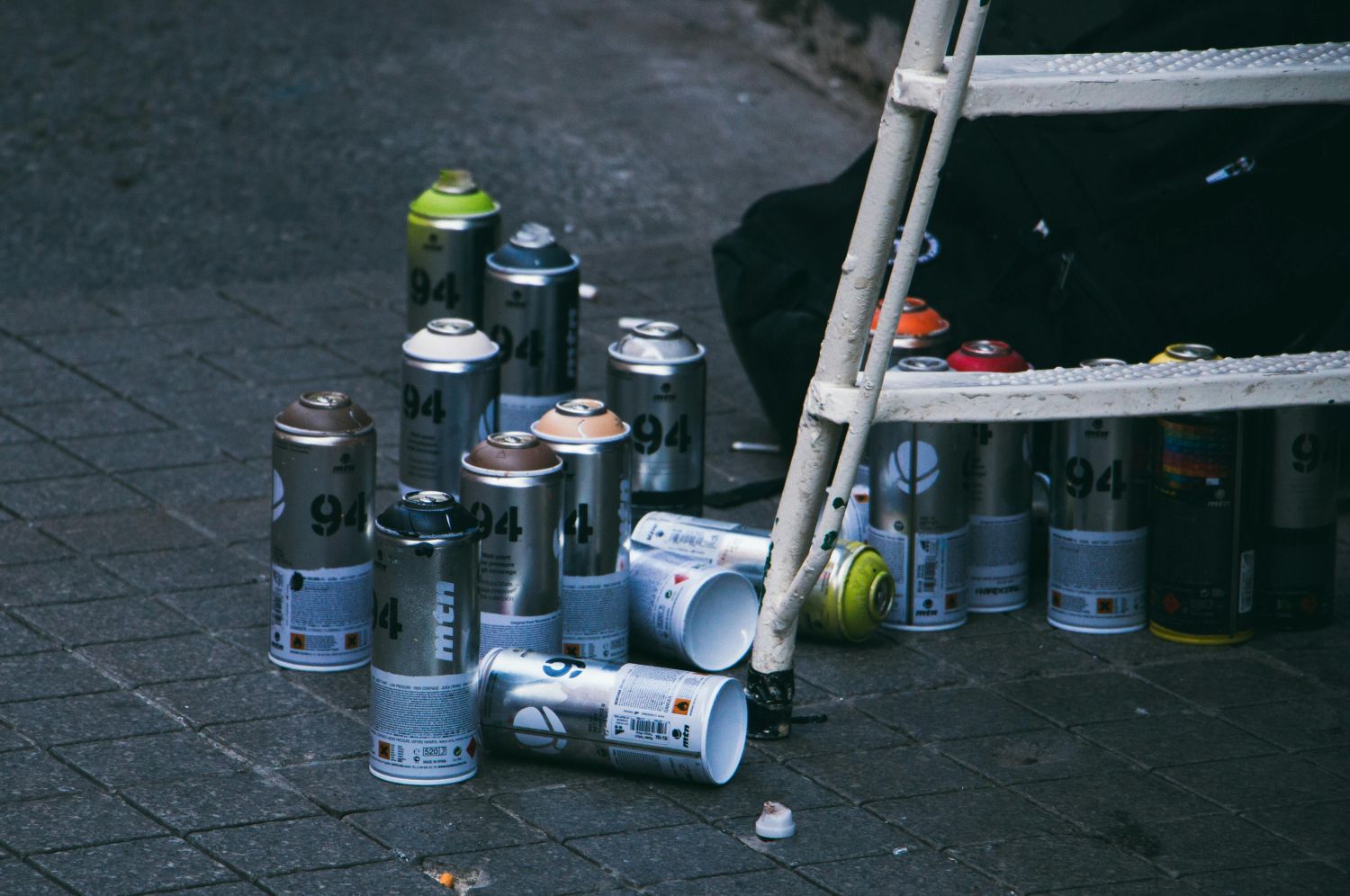 jak pomalować plastik sprayem