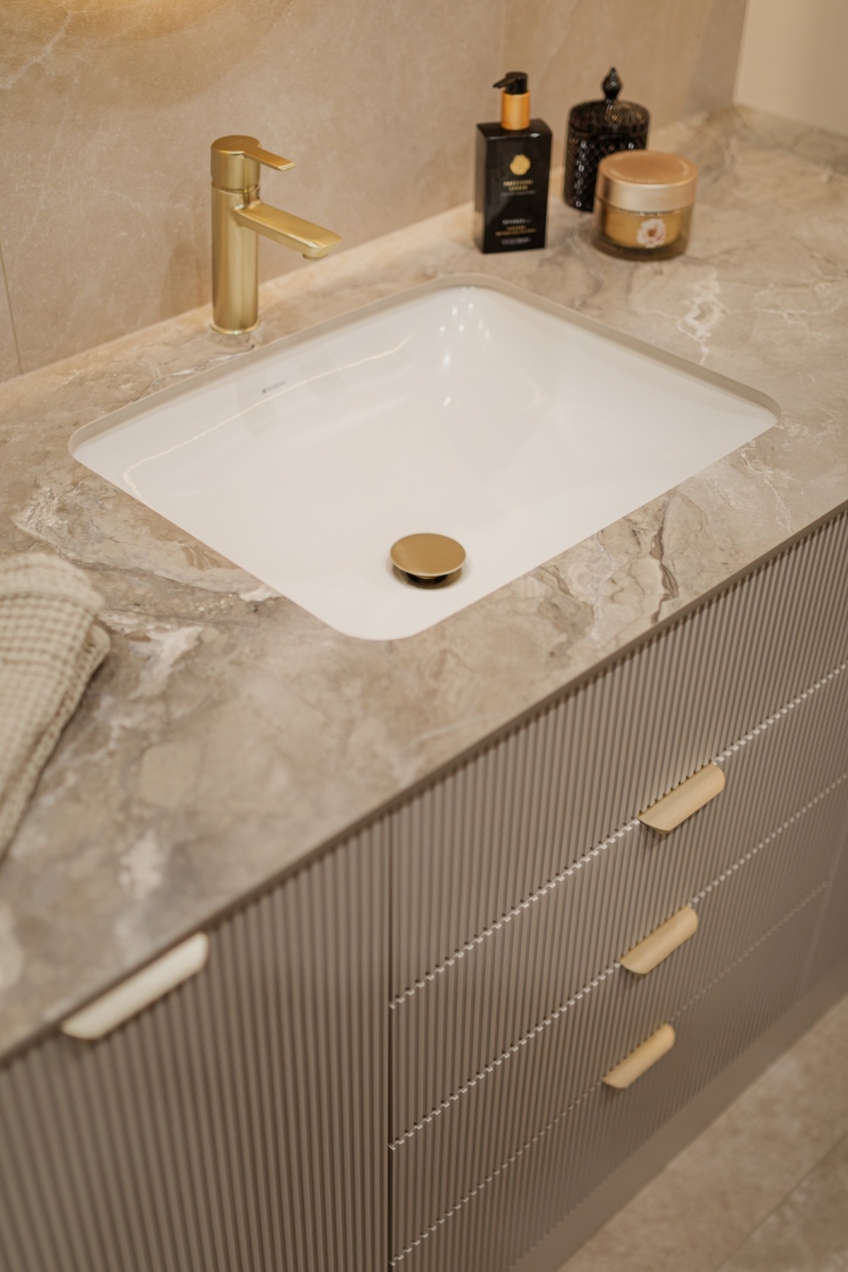 Materiały prasowe, projekt i realizacja: Agata Piltz, zdjęcia: Jakub Nanowski Perspektywa