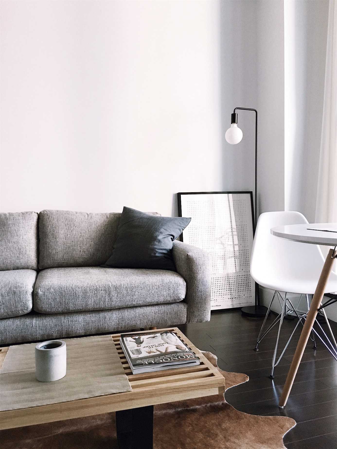 minimalistyczny salon w bloku, minimalizm w bloku, mieszkanie minimalistyczne, mieszkanie w stylu minimalizmu, mieszkanie w stylu minimalistycznym