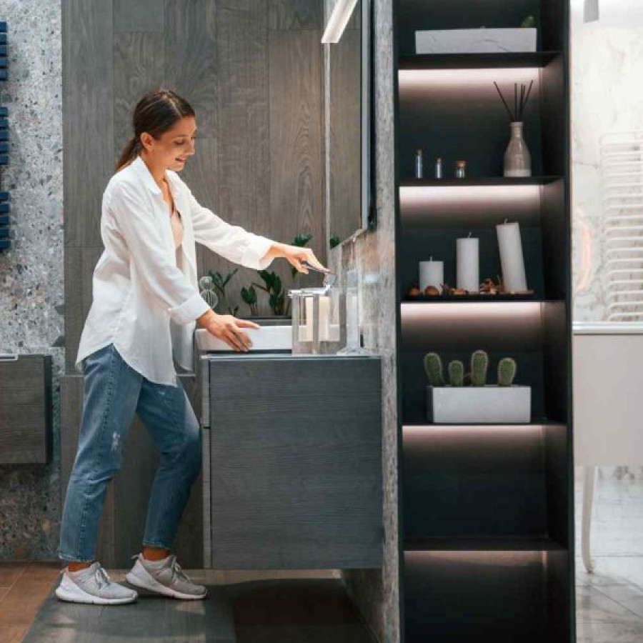 Duże możliwości w małej łazience — wybierz regały łazienkowe, które odmieniają przestrzeń